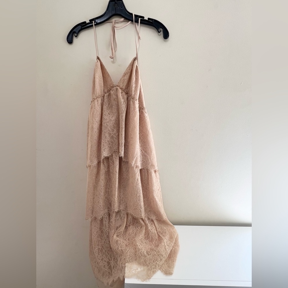 NWT BCBGMAXAZRIA Lace Tiered Dress in a nude/Tan